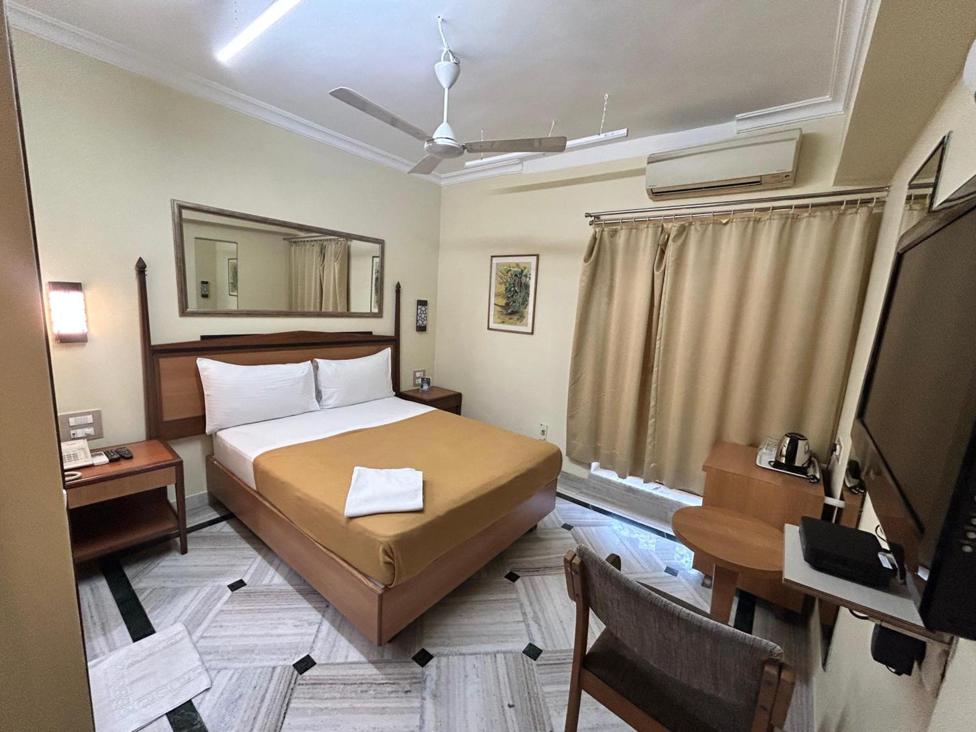 Royal Park Hotel Dockyard Bombay Extérieur photo